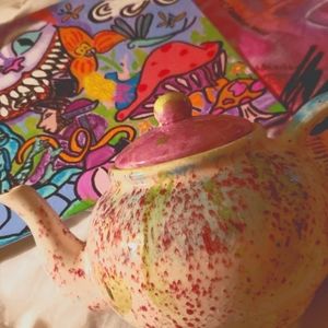 Alice & Wonderland Tea Pot